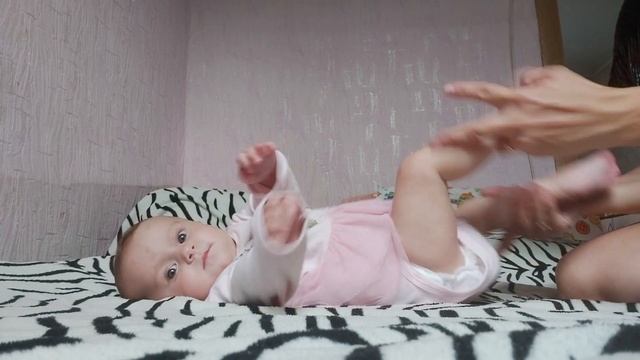 Игры с новорождённым. Утренняя разминка). Гимнастика с новорождённым. смотреть онлайн