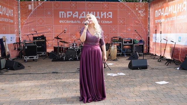 Ольга Терентьева исполняет романс Рубинштейна "Ночь". Московская область, Захарово, 24.08