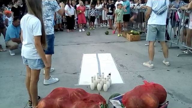 Ялта. Арбузный кегельбан. Первое состязание.