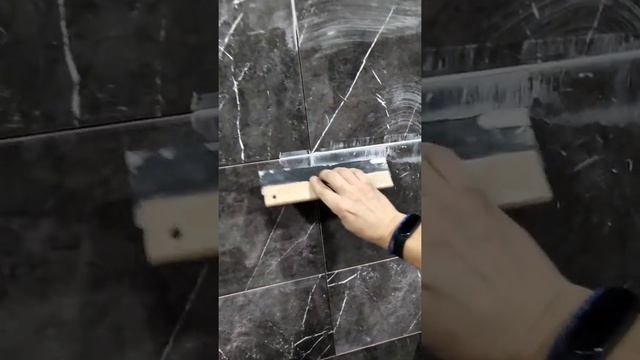 затирка плитки. #фуговка #затирка #плавныедвижения #делайсам