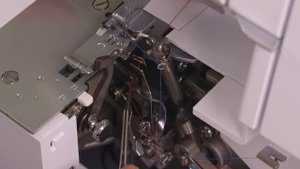 BERNETTE b42 + b44 + b48 - Заправка нити #2