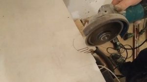 Как вырезать Отверстие в плитке  Болгаркой