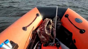 Навигатор 370R движение по волне 35-40 см. Работа жёсткого корпуса.