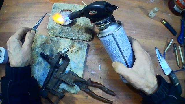 Первый опыт спаять серебяное кольцо с помощю буры.