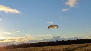 Приземление парашютистов на Д-10