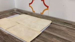 Домашние конвертики с курицей и сыром из слоеного теста