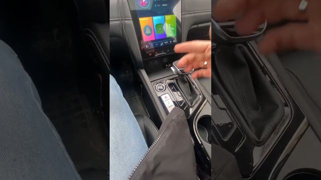 В машине за милион рублей есть встроенная беспроводная зарядка ?#shortsvideo #car смотреть онлайн