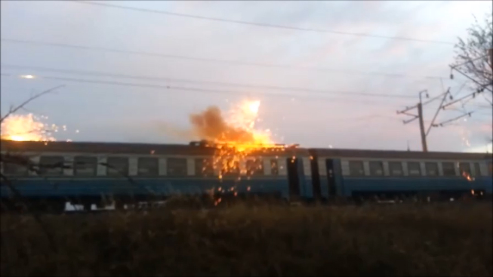 Горит электричка тверь. Горящий поезд. Поезда провода. Рога поезда.