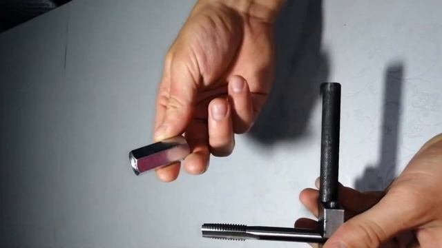 Самый простой метчико держатель.