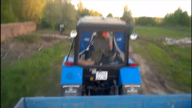 Немного из жизни тракториста или работа на МТЗ-82.1. Возим землю. смотреть онлайн