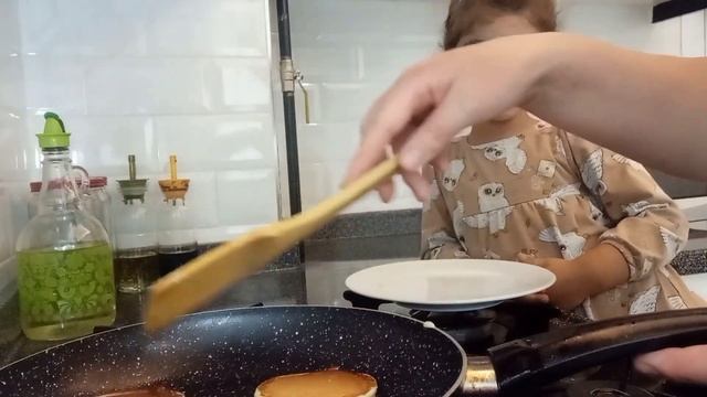 ПАНКЕЙКИ(PANCAKE). Selma и мама готовят. #панкейки #едаялюблютебя #pancake