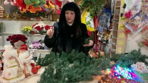 Сделали к Новому Году гирлянду из старой искусственной елки