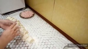 Сырные Лепешки на кефире с ветчиной.Сьедаются в один миг！