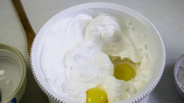 Шарлотка в мультиварке с яблоками рецепт