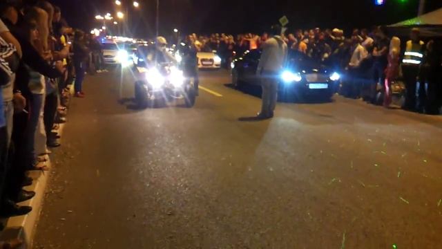 Drag Raptor 700 vs Bentley смотреть онлайн