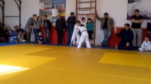 Дзюдо. Девочка Марина валит мальчишек 4