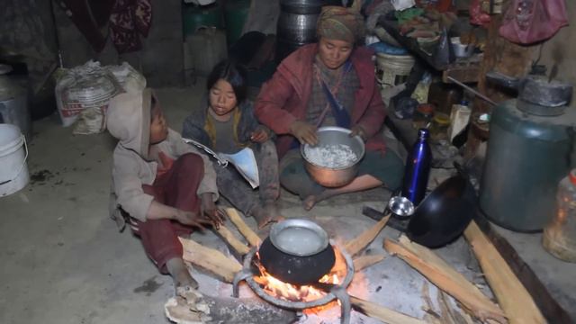 Myvillage official videos EP 761|| Cooking green vegetables in the village смотреть онлайн