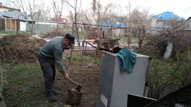 Как насадить лопату на черенок #лопата #черенок #насдить
