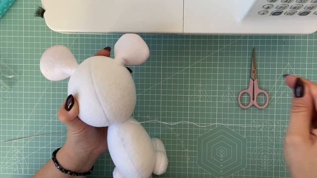 Мышка из флиса. Урок 3.1. Пришиваем голову | Handmade Fabric Toy смотреть онлайн