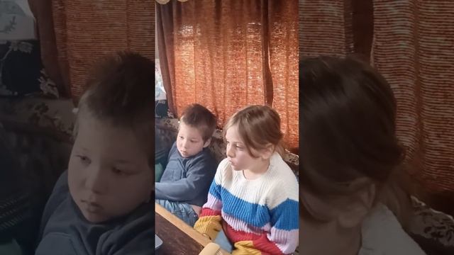 Ребенком прочувствовать горечь распятия Христа и радость Его воскресения - это серьёзно. Суперкнига