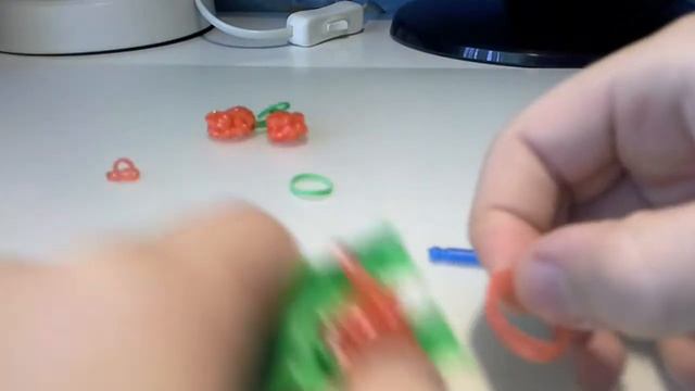 Плетение из резинок. Плету вишни. смотреть онлайн