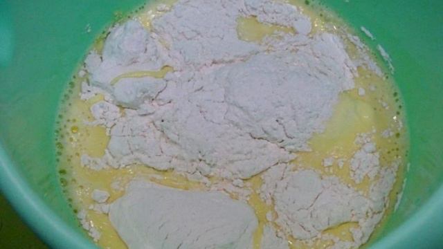 Блинчики с мясом и плавленым сыром.