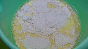 Блинчики с мясом и плавленым сыром.