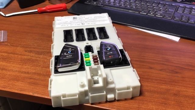 BMW F15 X5 F16 X6 Изготовление оригинального ключа / Programming smart key BMW F15 X5 смотреть онлайн