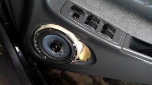 Бюджетная аудиоподготовка передних дверей Toyota Vista SV30. Подиумы для динамиков.