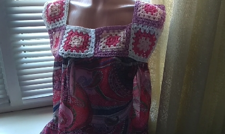 Кокетка для туники или платья из квадратов.mp4 смотреть онлайн