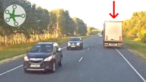 Уступать ли движением по обочине? Нарушать ли правила, чтобы пропускать? Дурдом с разметкой на М5