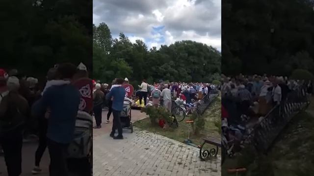 Один человек погиб при обрушении пешеходного моста в Луге в Ленинградской области