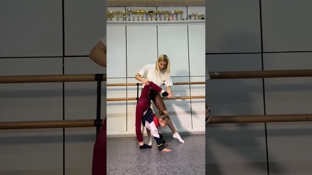 Равновесие шпагат назад