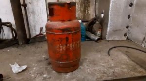 Пилю газовые баллоны без воды, печь на отработке 1 литр в час