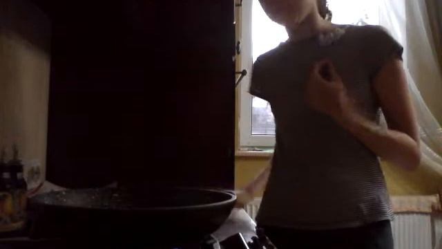 ЖАРЮ ЛИМОН//СГОРЕЛА СКОВОРОДА//KIRA CAT смотреть онлайн