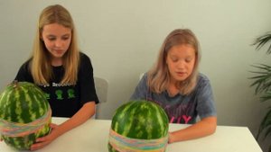 АРБУЗ ПРОТИВ СОТНИ РЕЗИНОК Челлендж !