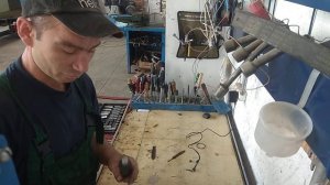 Как выкрутить юбку свечи зажигания из ГБЦ если она сломалась в шахте