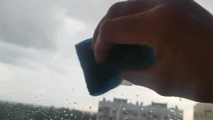 Как Снять наклейки с окон(быстро)