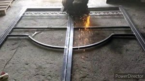 Простенькие ворота из профильной трубы с элементами художественной ковки, своими руками.