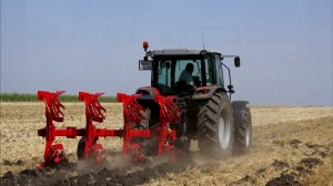 Работа оборотного плуга ВАРЯГ ПЛО 3+1/50 производства БДТ-АГРО с трактором Massey Ferguson 6713