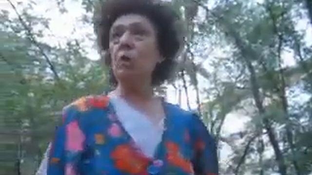 Бабка жжёт двор смотреть онлайн