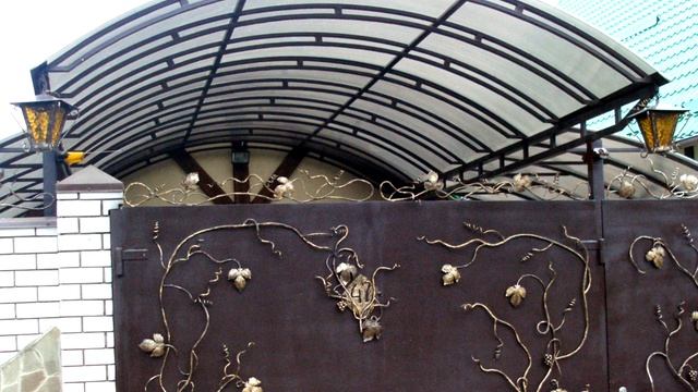 Большой навес из поликарбоната во дворе частного дома Днепр