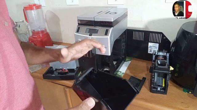 COMO FAZER A LIMPEZA DA MÁQUINA DE CAFÉ SAECO LIRIKA смотреть онлайн