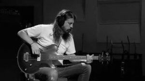Dave Grohl - Play [Bass in Master Version]
