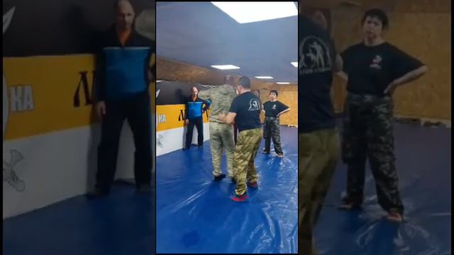 Отведение ударов  #тренировка #combat #army #рукопашныйбой #fighting #партизан  #fight