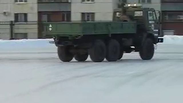 Обучение вождению грузового транспорта по льду смотреть онлайн