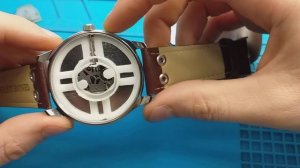 Часы кварцевые наручные,не обычный циферблат