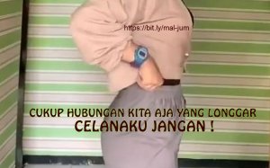 Meme Cewek Berjilbab Cukup Hubungan Kita Aja Yang Longgar, Celanaku Jangan !