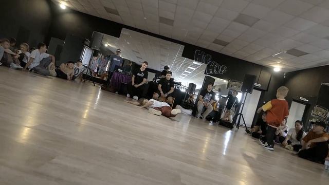 Брейкданс батл ↔ Дети до 9 лет ↔ Meg vs Petelka ↔ WHO IS WIN #whoiswin #bmvideo смотреть онлайн