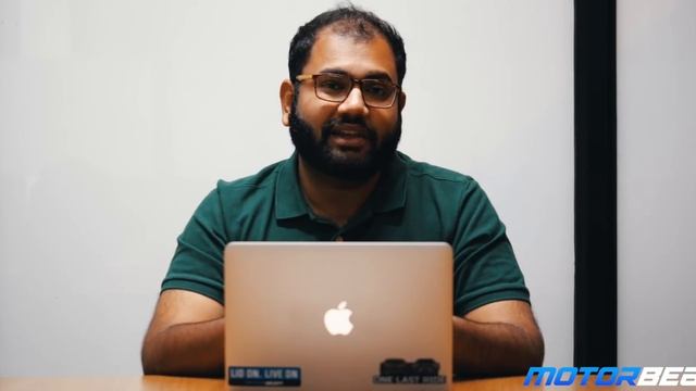 Kia Carnival vs Toyota Innova Comparison Review - Kaunsi Leni Chahiye? | MotorBeam हिंदी смотреть онлайн